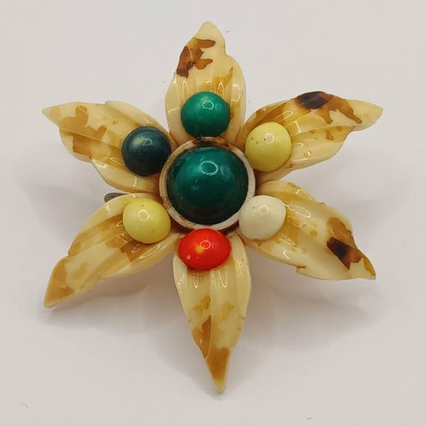 1950s plastic flower shaped brooch